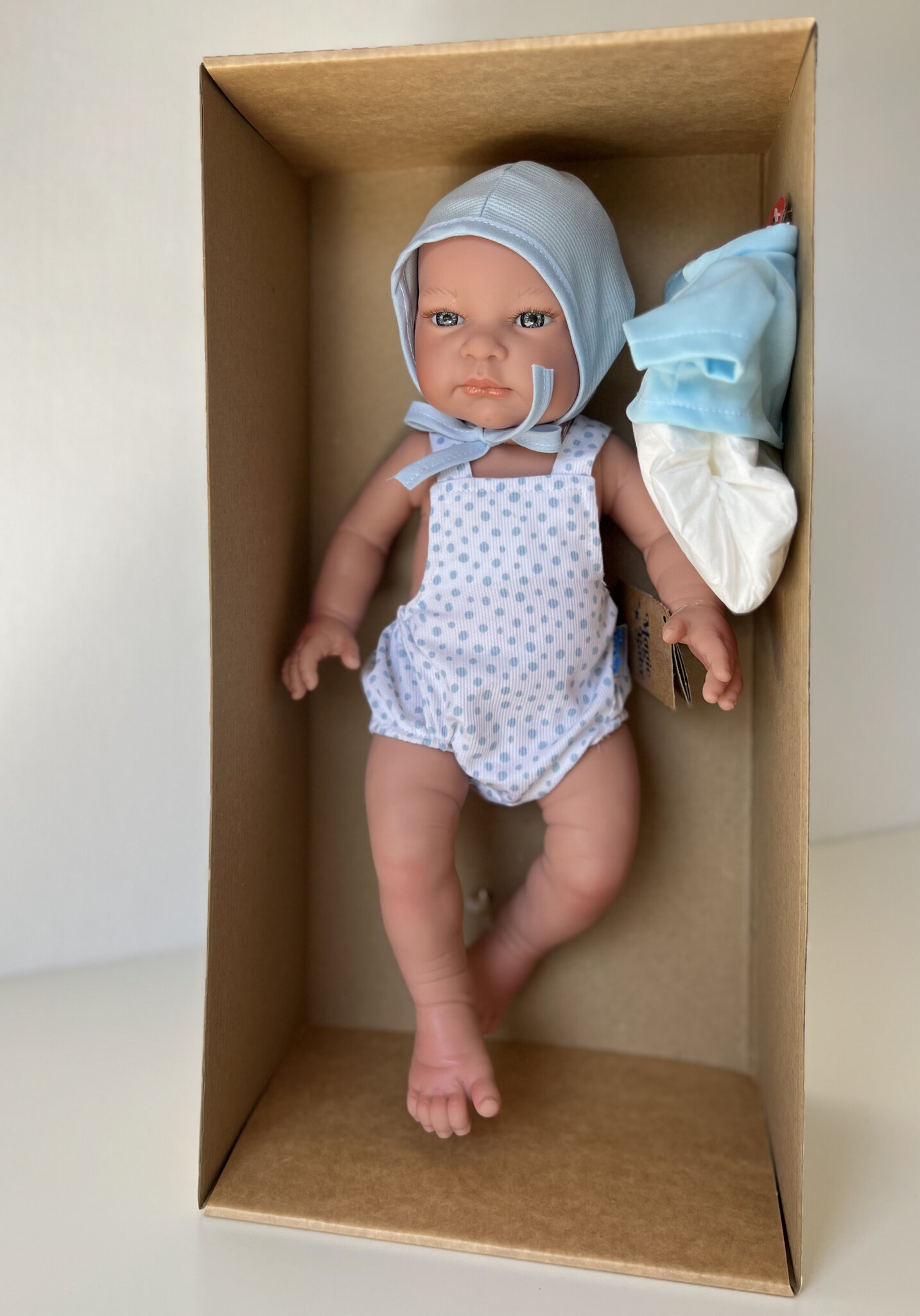 בובה JOHN CON GORRO 39 ס"מ, LAMAGIK